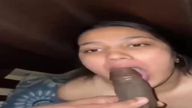 Watch Vriendin Doet Deepthroat Dan Rijdt Hem in Doggy met Condoom full viral video leaked