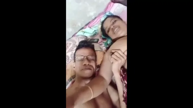 Watch Village Bhabhi Caught in Bedroom Scene with Lover full viral video leaked