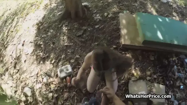 Lahore Lolly Gives Sloppy Blowjob In Park For Quick Cash