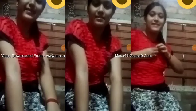 Desi Girl Flashes Boobs and Shakes Ass in Viral Leaked Clip