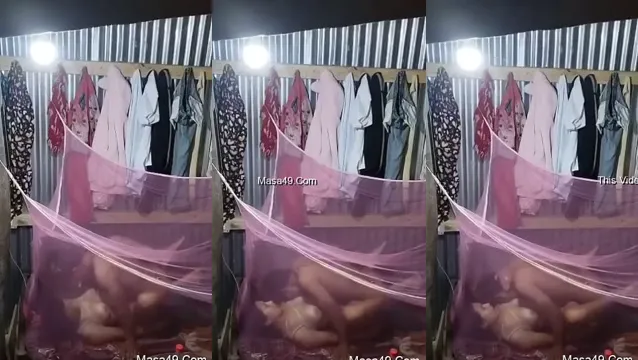 Watch Moglie del Villaggio Desi Sorpresa a Fare Sesso con il Marito nel Letto full viral video leaked