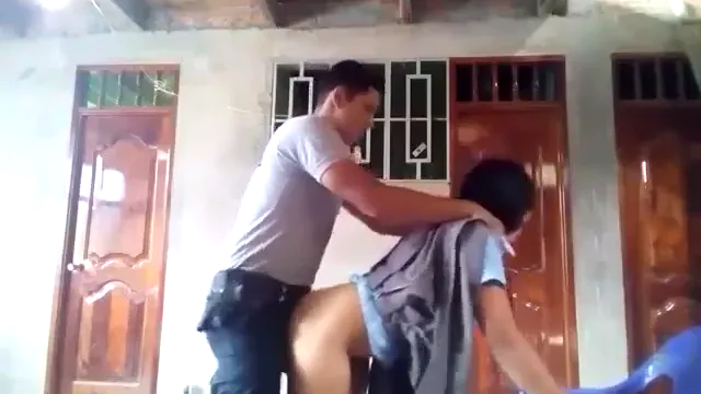 Watch فيديو فضيحة فتاة مدرسة ثانوية في زيكها تلهق من الخلف بين ساقيها full viral video leaked