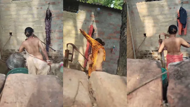Watch Desi Bhabhi přistižena při koupání nahé na volném vzduchu full viral video leaked