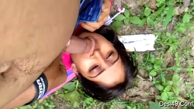Dzika Gęsta W Wiosce z Desi Dziewczyną