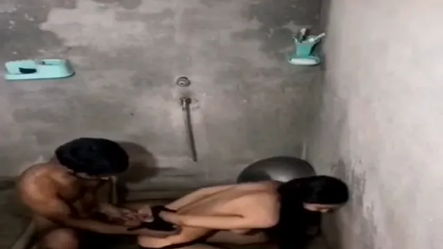 Watch Indian Lad Hauls Neighbor Sister into Loo for Rough Chudai full viral video leaked