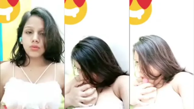 Watch Horná holka ukazuje prsou a milenec ukazuje pizdu na erotickém videohovoru full viral video leaked