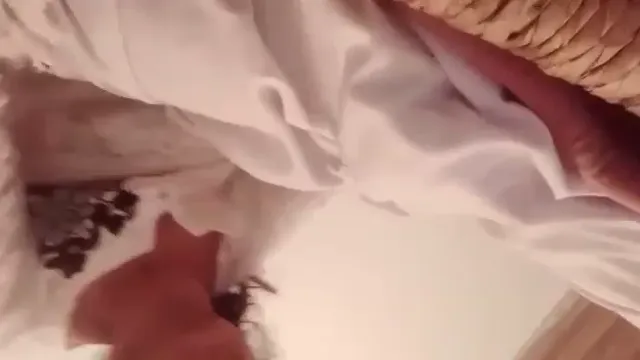 Watch Esposa paquistaní le da a su esposo un masaje caliente con senos grandes full viral video leaked