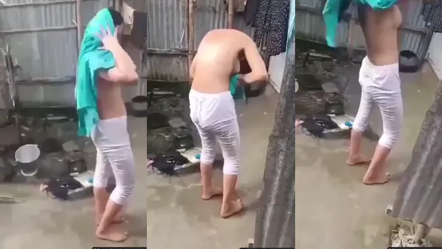 Horké video Desi dívky smačkované a nahrané milým v venkovském domě