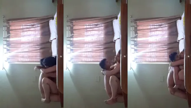 Desi Camgirl Wet Pussy - Hindi Webcam Strip Tease Revealing Her Juicy Cunt