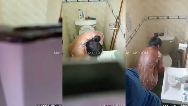Watch วิดีโอลิ้ง มาม่าที่ลิ้งกับลูกสาวในห้องอาบน้ำ ใครมาดูกันเถอะ full viral video leaked