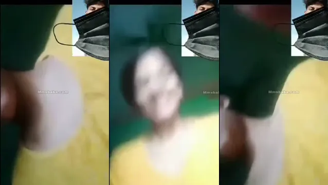 Delhi Teen Babe Flashes Her Boobs in Viral MMS