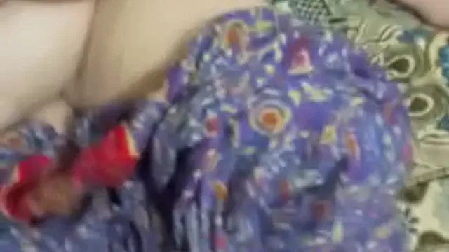 Neighbor Stealthily Films BBW Milk Tanker Aunty's Bare Pussy