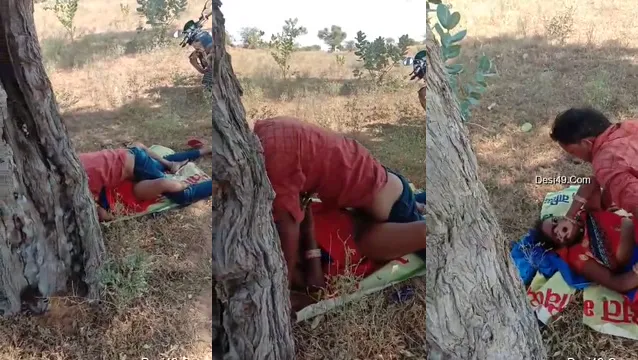 Bangladeshi Village Girl Gets Fucked in the Jungle by Her Desi BF