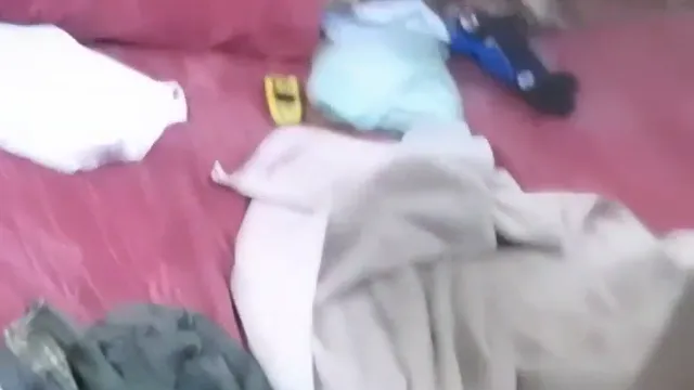 Watch Nevinná indická dívka se v posteli stává divokou s přítelkyní - Horké sexuální akce full viral video leaked