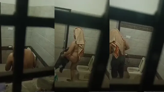 Lustful Desi Aunty Invites Perverts for Wild Fuck Sessions