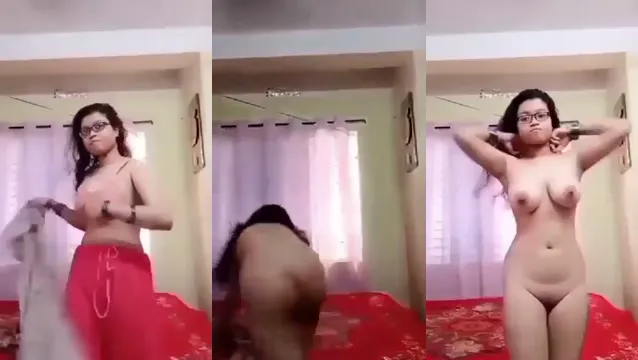 Ragazza universitaria desi stuzzica il suo fidanzato con seni succulenti in video virale