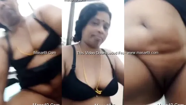 Desi Bhabhi Flashes Her Pussy in a Wild Home Leak Video
