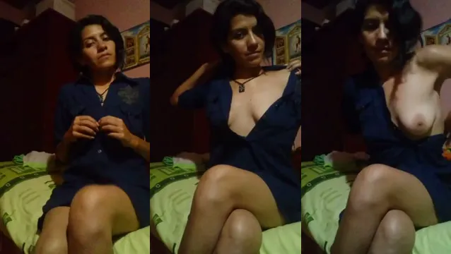 Watch Desi Teen Caught Masturbating in Traditional Saree full viral video leaked