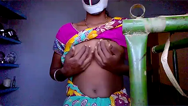 Indian Housewife Strips Down to Nothing on Live Cam