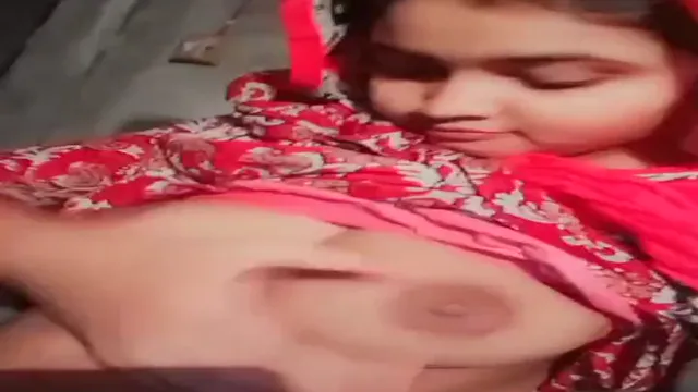 Watch Indická vesnice dívka se svléká z sárí pro ukázku prsů a pussy na polích full viral video leaked