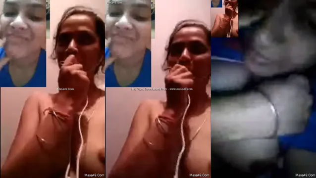 Desi dívka odhalila svoje prsa během vášnivé videohovoru