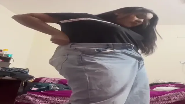 Watch Bengali Girl Slowly Strips for Boyfriend in Leaked MMS Sex Video full viral video leaked