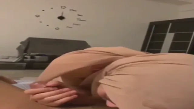 Drunk Arab Girl From Dubai Gets Wild With Indian Boyfriend In Leaked MMS