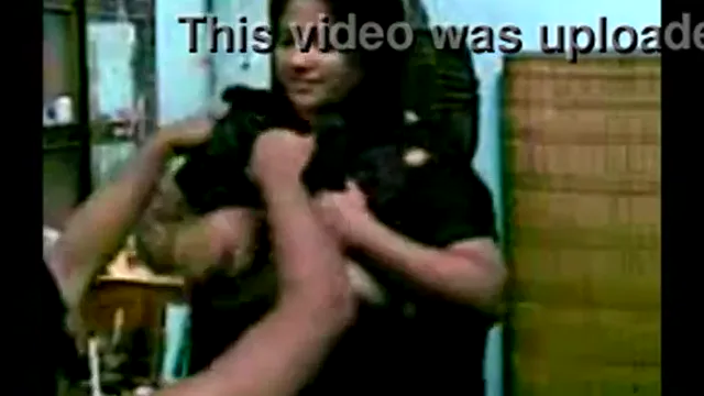 Câu chuyện tình yêu của cô gái hàng xóm Bangla - Video viral từ Bengaluru