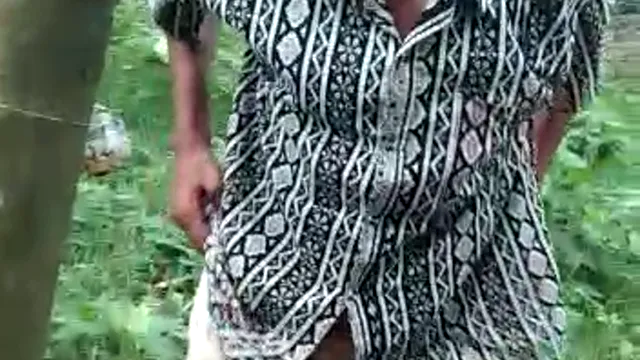 Watch Pakistani Couple Caught in the Act Outdoor Viral Sex Video full viral video leaked