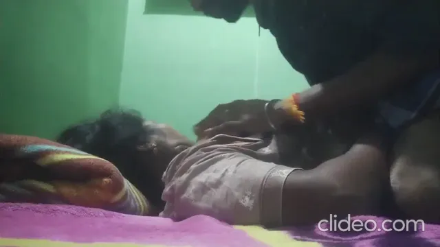Watch Chhoti Si Ladki Ki Raat Ka Boob Sucking Session full viral video leaked