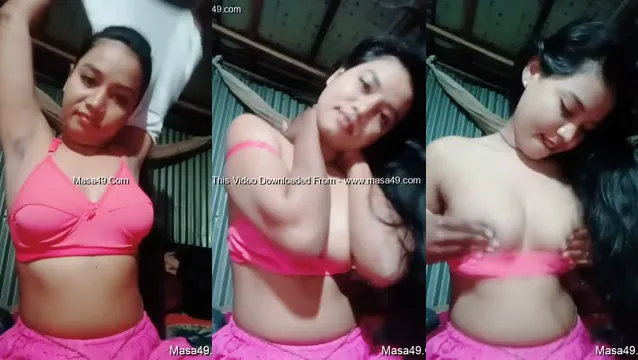 Watch Desi Girl Flashes Her Tits in Public Video Leaked full viral video leaked