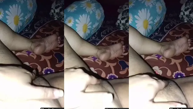 Watch فتيات ديزي الساخنة تفصل عن نفسها باستخدام الأصابع في فيديو جريئ full viral video leaked