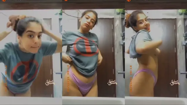 Watch Desi dívka pomalu odhaluje a provokuje prsa a pizdu v soukromé místnosti full viral video leaked