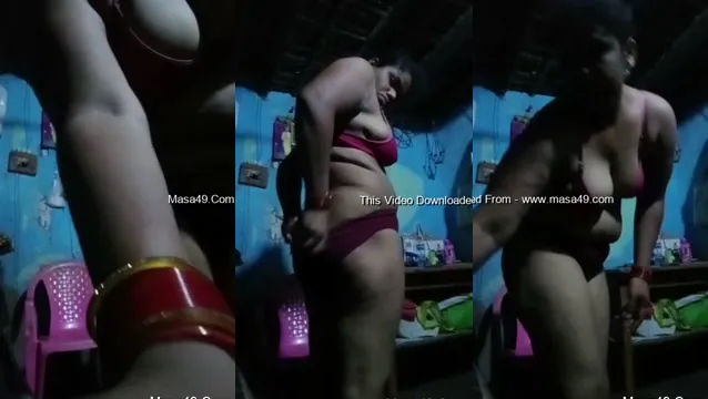 Desi Bhabhi Shows Her Thick Ass in Full Nude Viral Video 2026