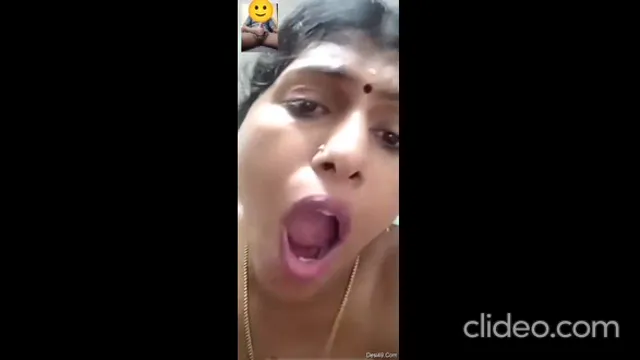 4 Desi dziewczyny podczas dzikiej wideo rozmowy telefonicznej
