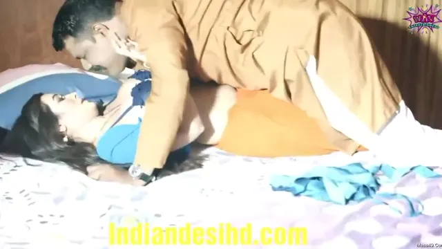 Father in Law Catches Bhabhi Bending Over in Saree for Forbidden Family Fun