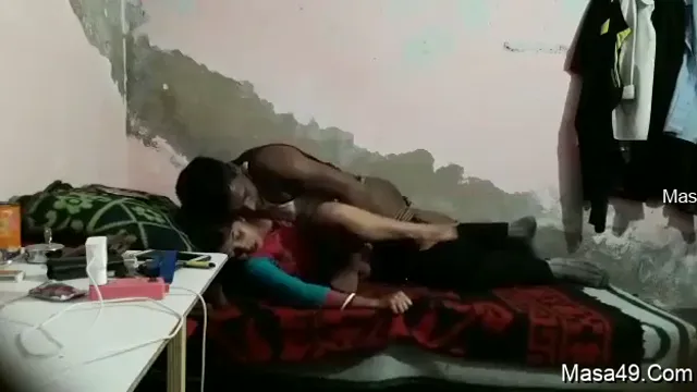 Quay lại cuốn hút của một tình yêu Desi trong một cuộc phiêu lưu tình dục hoang dã ngoài trời