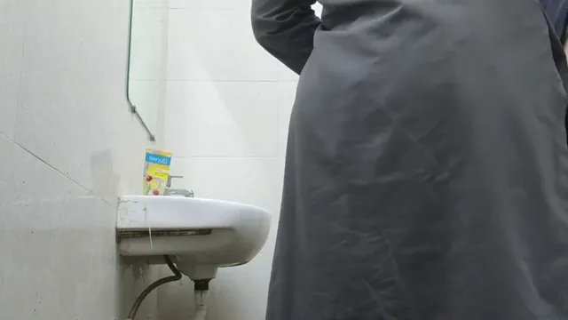 Desi Wife Caught Bending Over for Office Manager in Abroad Washroom
