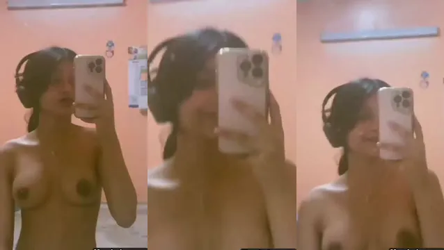 Garota Médica Desi Mostra os Seios Durante Chamada de Sexo Vírus 2026
