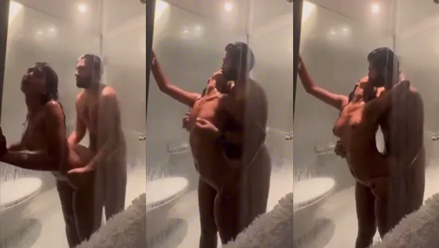 Watch Desi-koppel Geken in de Douche met Heet Naaktfoto full viral video leaked