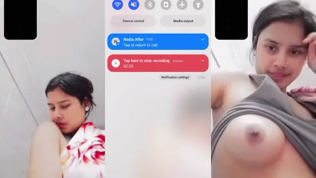 Chica Desi Seductora Muestra Sus Pechos en Llamada de Video Ardiente
