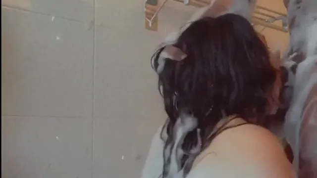 Watch Indian Girlfriend Deepthroats Boyfriend sa Bathroom Blowjob full viral video leaked