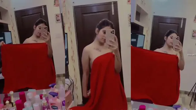 Watch Desi Girl Tar Sina Naken Selfie i Hotellrum för Viral Kändisskap 2026 full viral video leaked