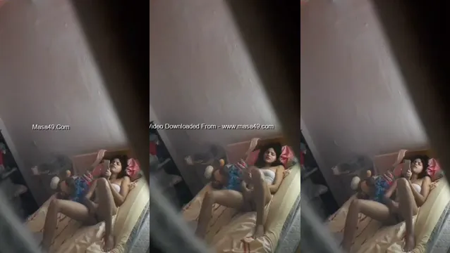 Garota Desi Se Masturbando em Público - Vídeo de Sexo Vazado Insano