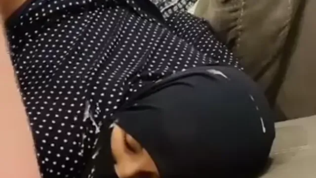 Hijabi Girl Doggy Style Cumshot on Hijab Leak - Ass Up Action