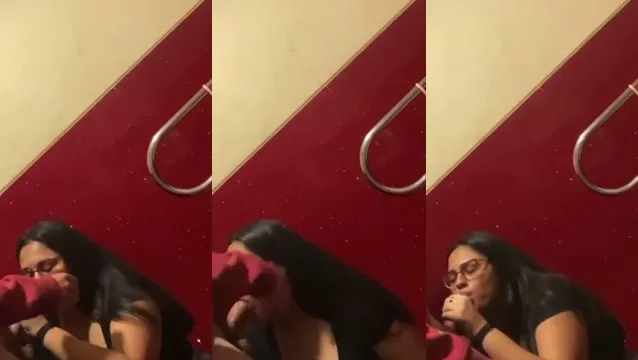 Watch 통통한 대학교생이 영화관에서 뜨거운 오럴 섹스 - 유출 full viral video leaked