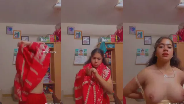 Desi Girl Flashes Boobs in Public Tease Showcase