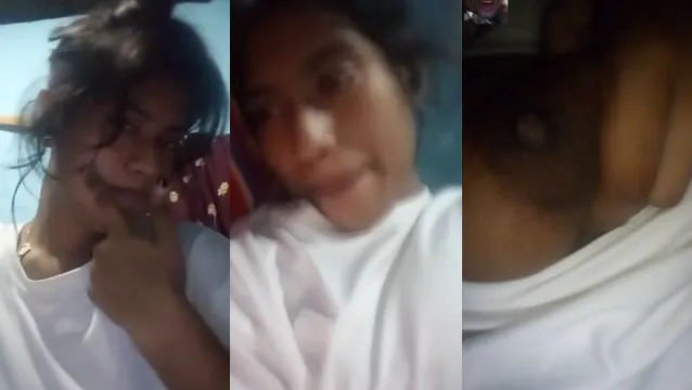 Los pechos de una chica Desi rebotan mientras se masturba en ropa interior