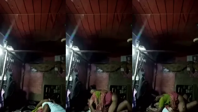 Desi-Dorf-Mami-Chudai-Frenzy mit Liebhaber im Sari
