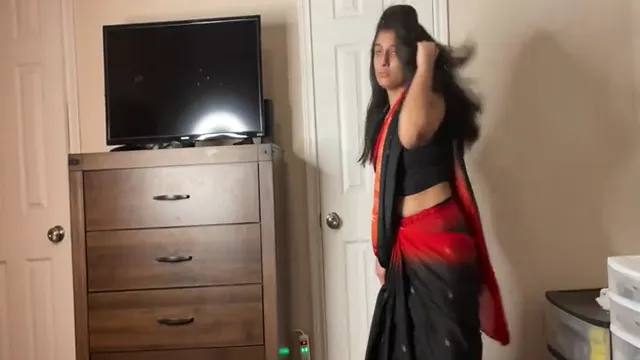 Bangladeshi Bhabhi Strips Down to Naked Body for Sensual Hindi Music Dance